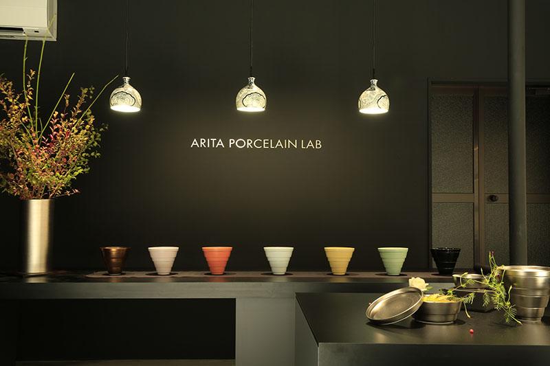 有田焼のお重に入った、愛らしいチョコレートが登場 | octane.jp