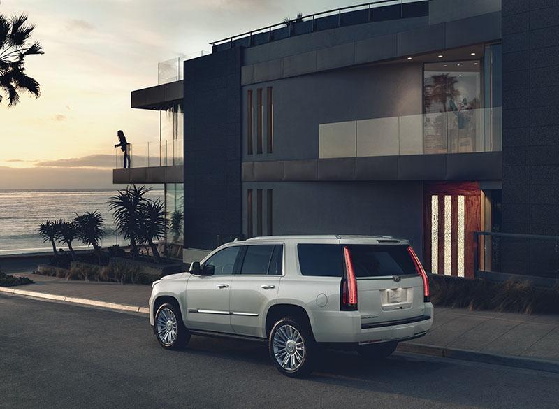 2017-Cadillac-Escalade-004.jpg