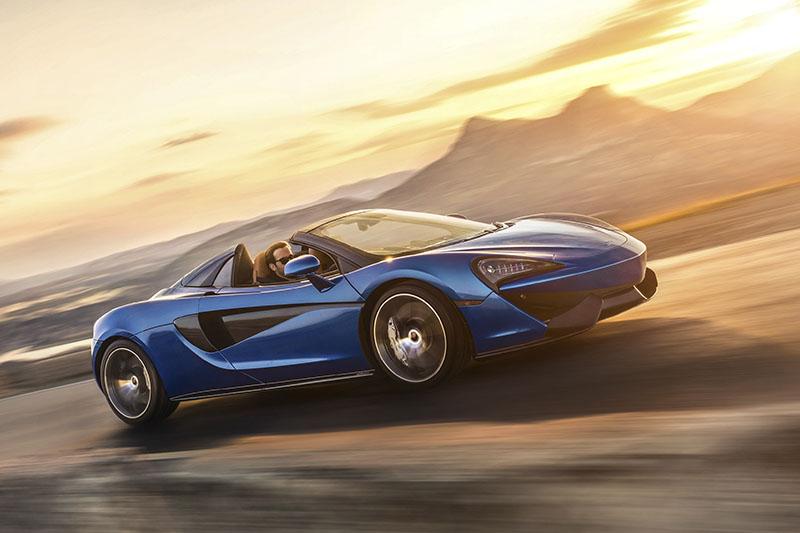 マクラーレン570シリーズに、開閉式ルーフを備えた「スパイダー」が