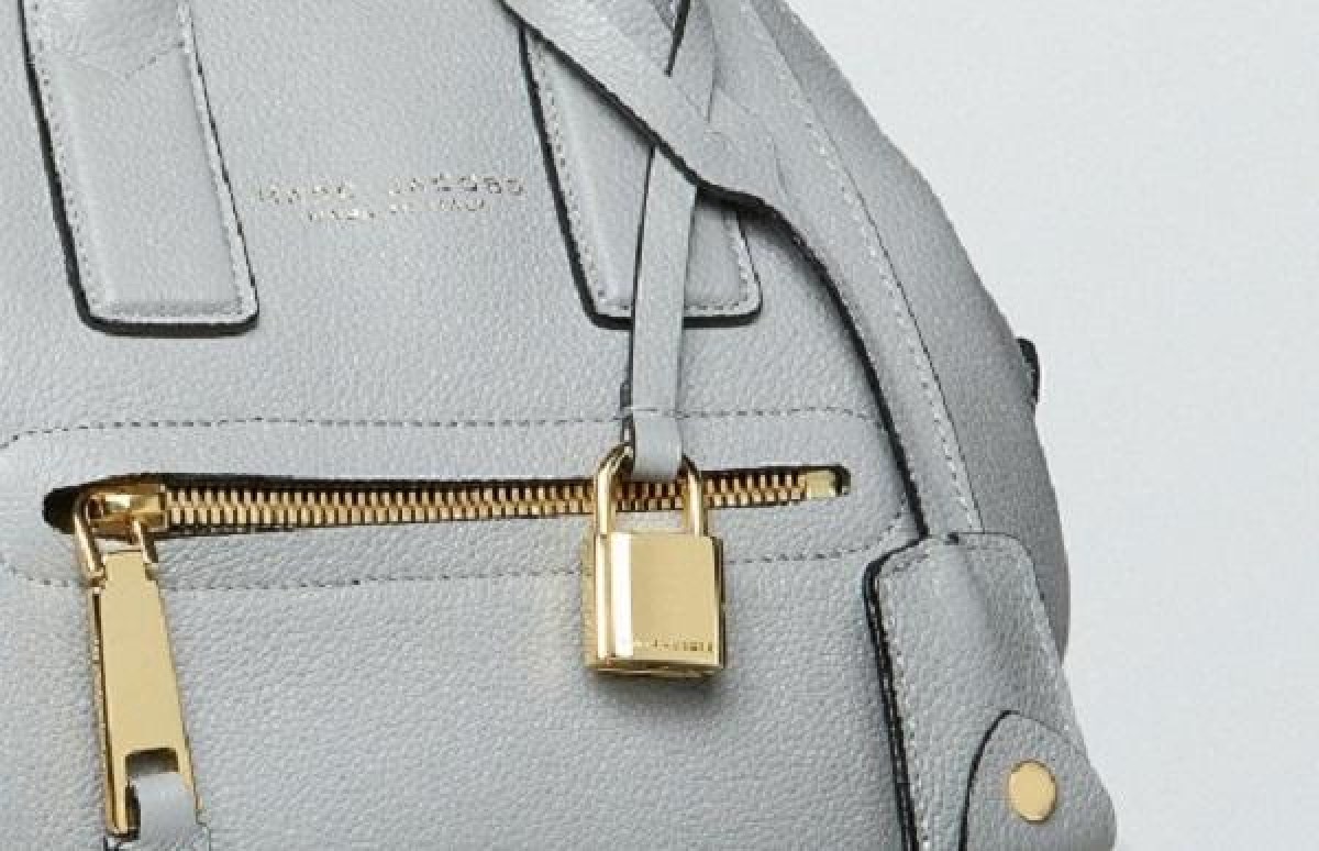 ミニサイズで使いやすく。MARC JACOBSの新しい「インコグニート 