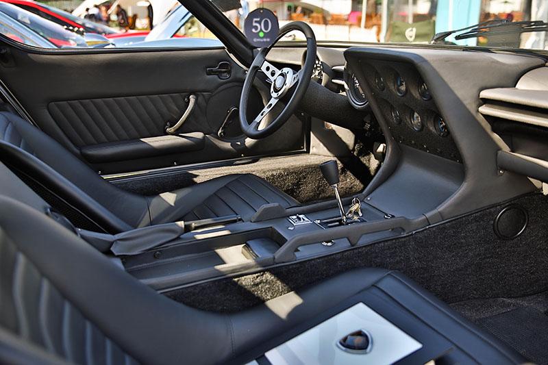 ジャンパオロ・ダラーラのミウラP400 が、英国のサロン・プリヴェで