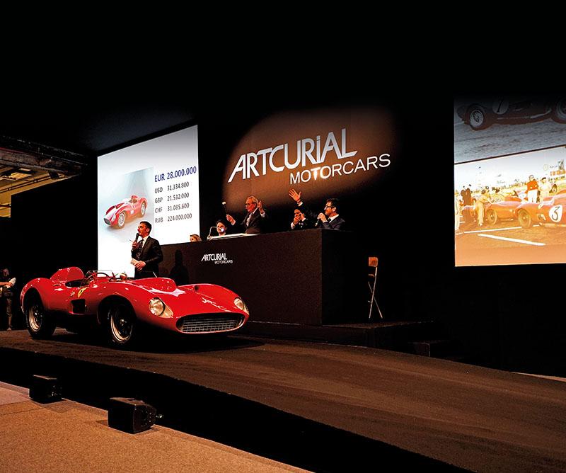 FERRARI 335S SCAGLIETTI, PROVENANT DE LA COLLECTION BARDINON, AUCTION ROOM, WORLD RECORD FOR A CAR - © ARTCURIAL.jpg
