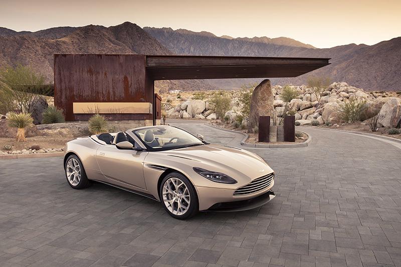 DB11_Volante_07 のコピー.jpg