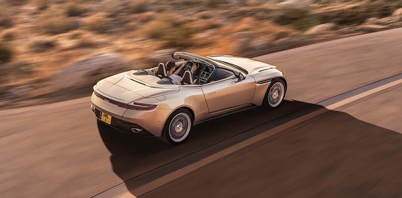 DB11_Volante_03 のコピー.jpg