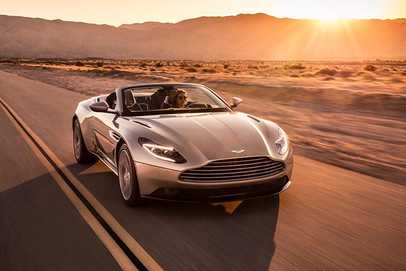DB11_Volante_01 のコピー.jpg