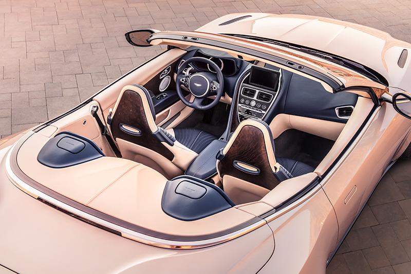 DB11_Volante_11 のコピー.jpg