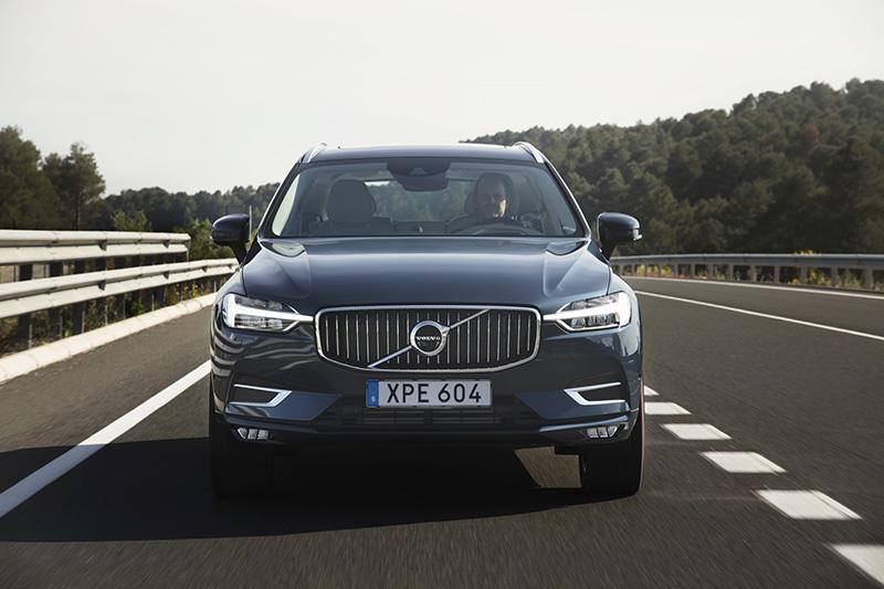 208158_The_new_Volvo_XC60_T6 のコピー.jpg