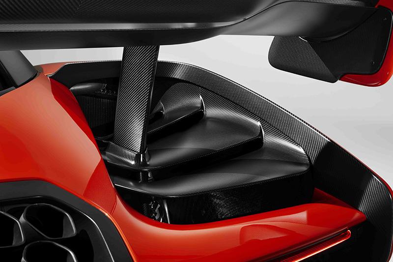 8616McLaren-Senna-rear-deck-louvres のコピー.jpg