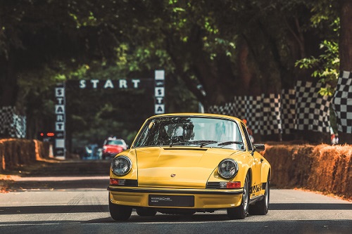ポルシェ911 カレラrs 2 7のステアリングを握って その後に目撃した非現実的光景とは Octane Jp Fuelling The Passion 車に情熱を