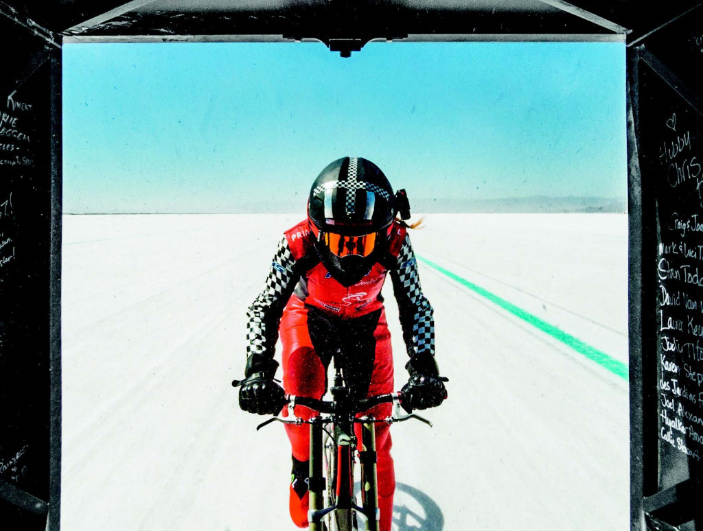 世界最速の自転車ママ！ 最高速度、なんと296km/h！！ | octane.jp