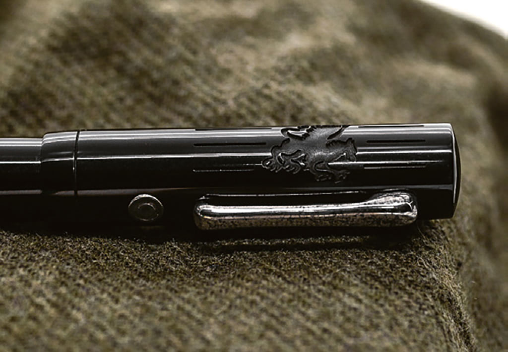 フェラーリの「跳ね馬マーク」誕生秘話にもつながる万年筆