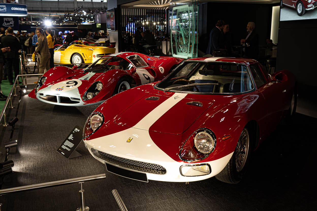 パリの旧車祭り「レトロモービル」の会場から｜まずは全体の雰囲気をお