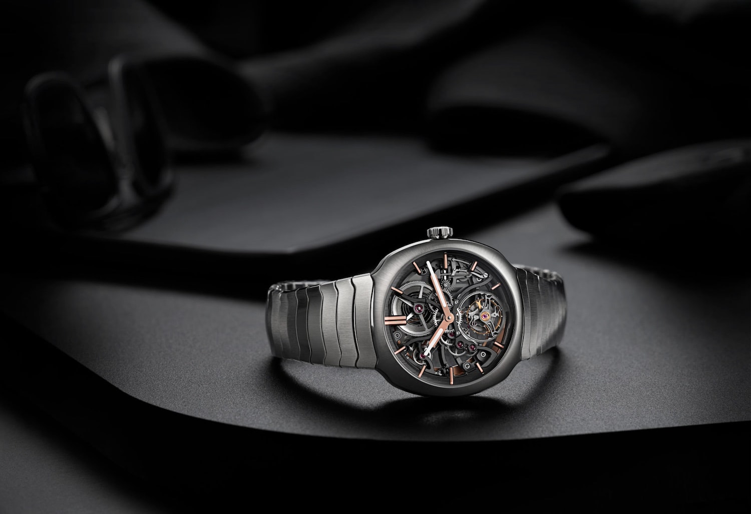 無駄のないミニマルな美しさ。H.モーザーのストリームライナー