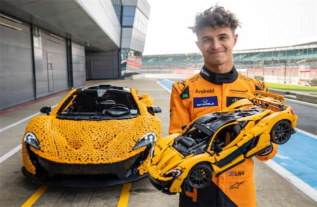 ランド・ノリスが実物大の「レゴ®テクニック™ McLaren P1™」でシルバー