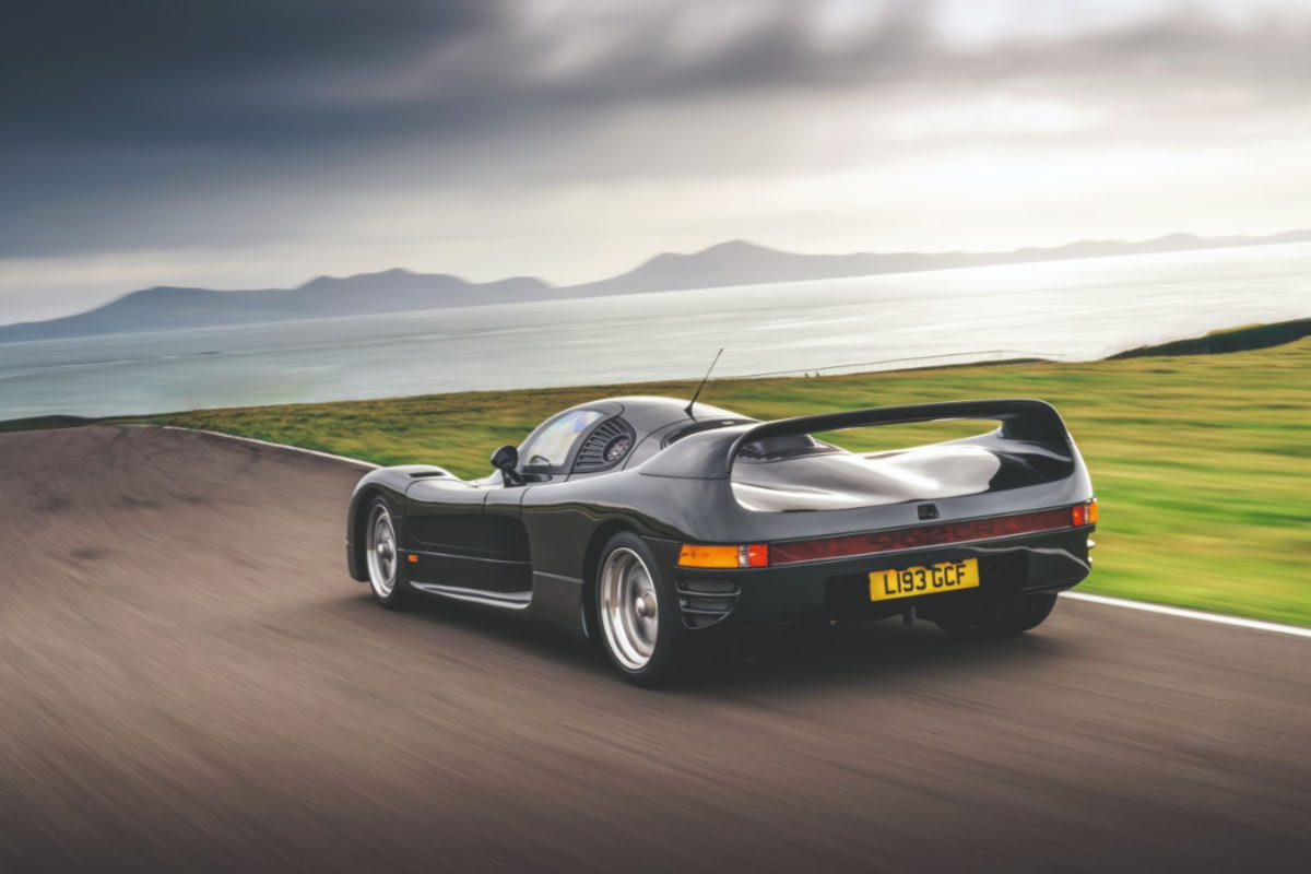 大きな炎がリアビューミラーに！｜シュパンポルシェを公道で徹底テスト