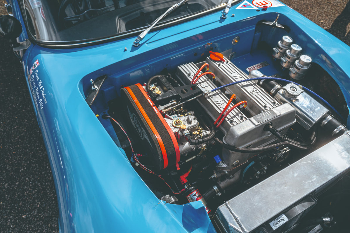 空力を徹底追求！シェイプクラフト製ルーフを装着したロータス・エラン