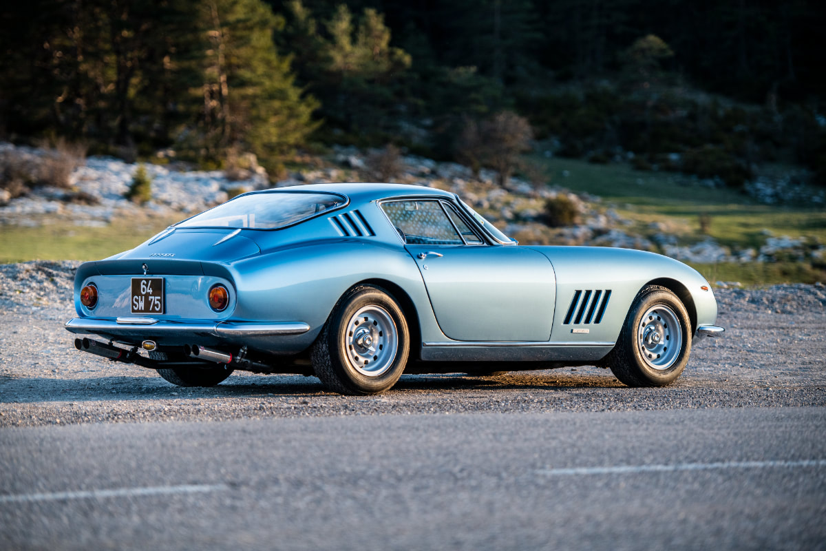伝説のスター夫妻が愛したフェラーリ275GTB | octane.jp | 美しい車と