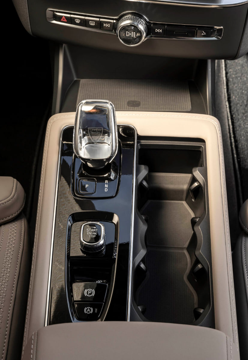 2度目のマイナーチェンジで完熟の域に達したボルボXC90 | octane.jp