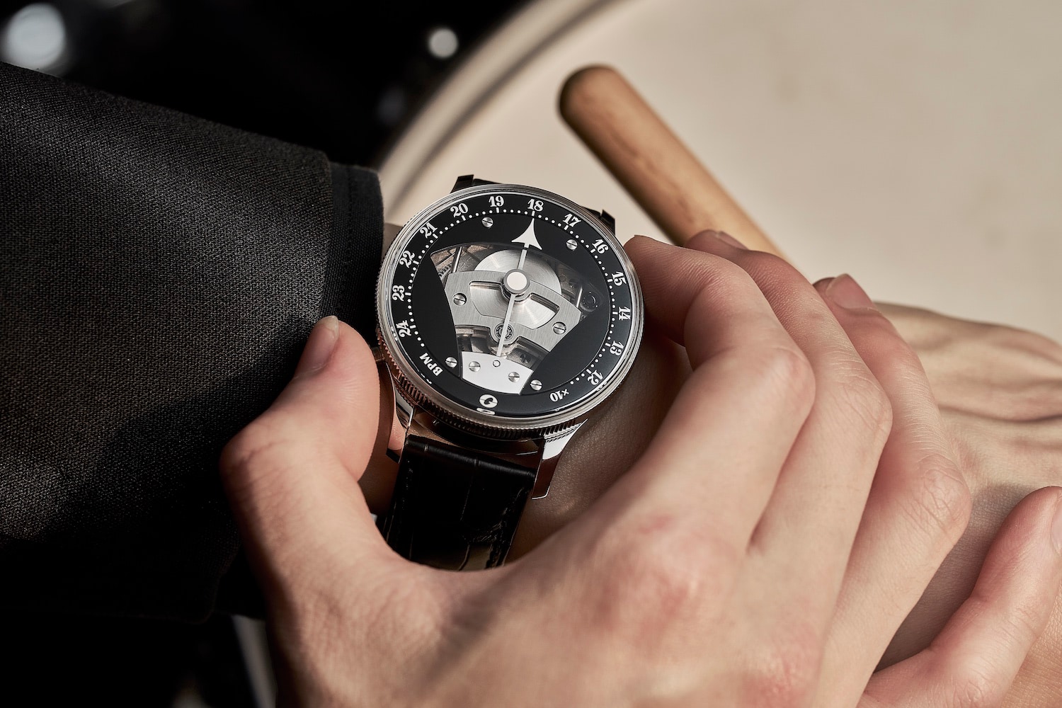 岡田 樂が制作した機械式メトロノーム「テンポ・ルバート」スイスの