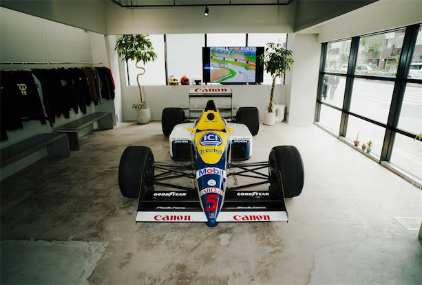 渋谷にF1マシン「ウィリアムズ・レーシングFW12」が登場｜クルマ文化を
