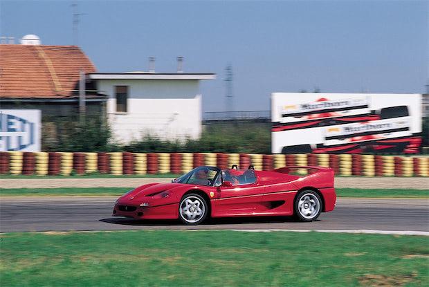フェラーリ「F50レガシー・ツアー2025」｜トスカーナを巡る旅で名車の