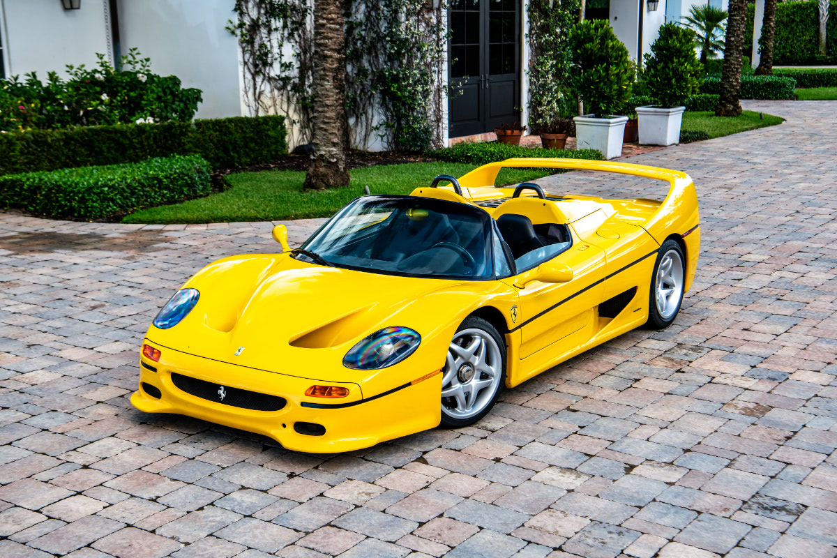 Ferrari 50周年記念 フェラーリF50盾 F50」は、フェラーリ創立50周年を記念して登場した「公道を走る