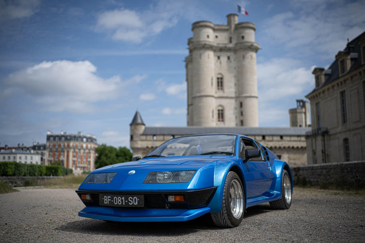 このアルピーヌA310は、ただの趣味じゃなくて家族の思い出の中心なんだ