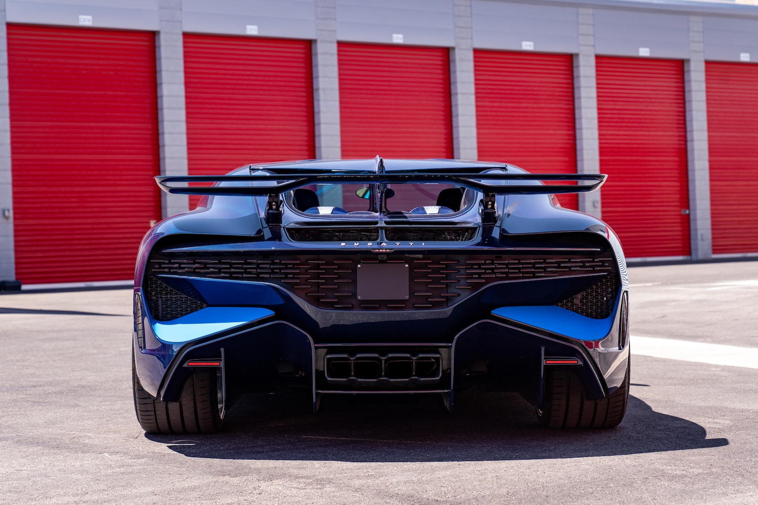世界限定40台のブガッティ・ディーヴォがオークションに｜シロンとは