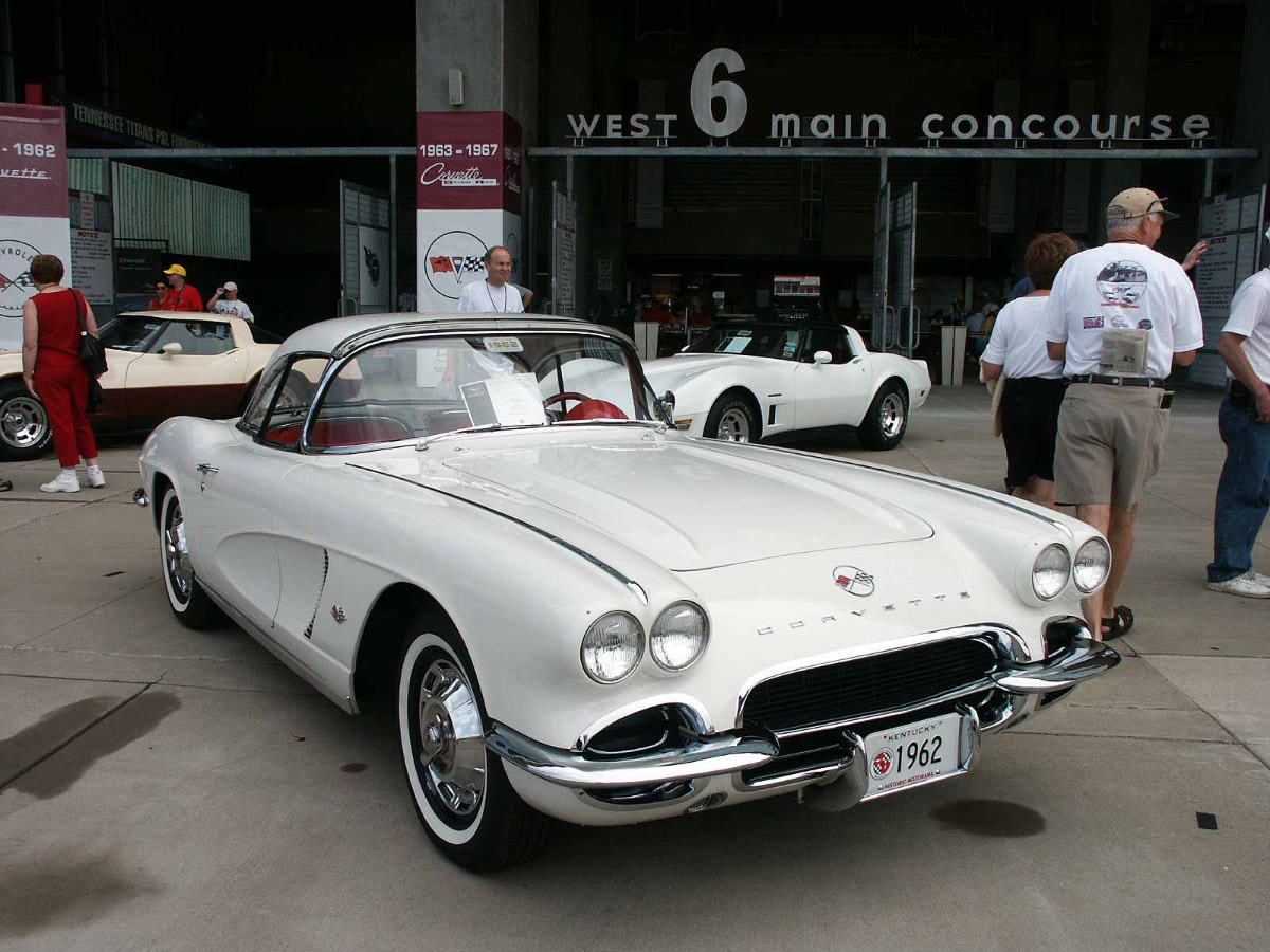 連載：アナログ時代のクルマたち｜Vol. 59 シボレーコルベットC1