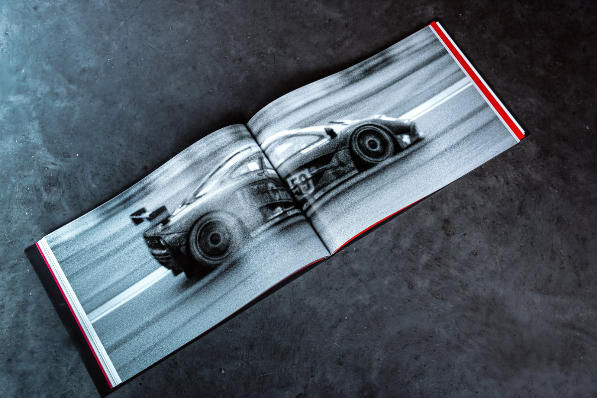 59」マクラーレンF1 GTRの栄光を祝した特別なコレクション展示を開催