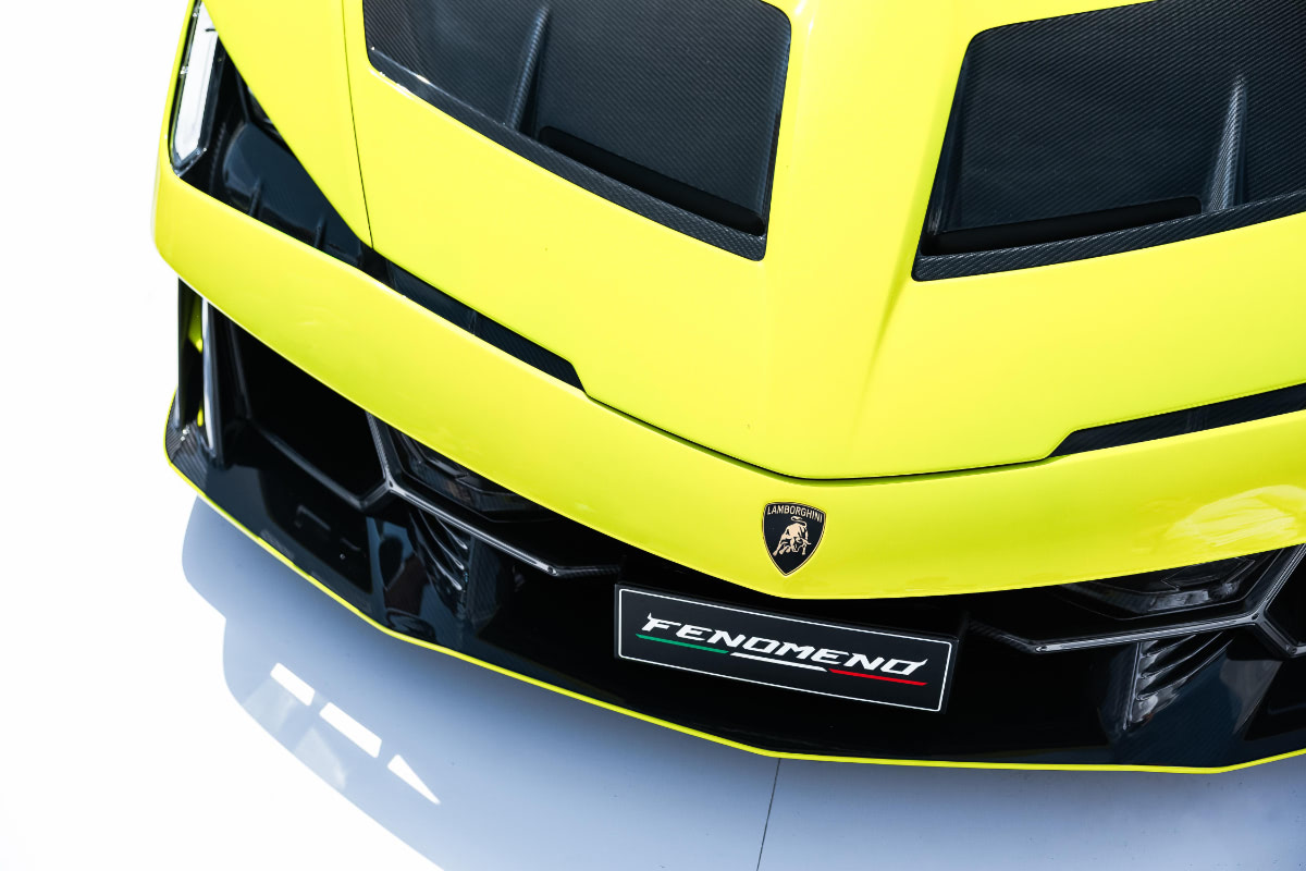 29台限定の「Few Off」。1080馬力のハイブリッドV12モデル