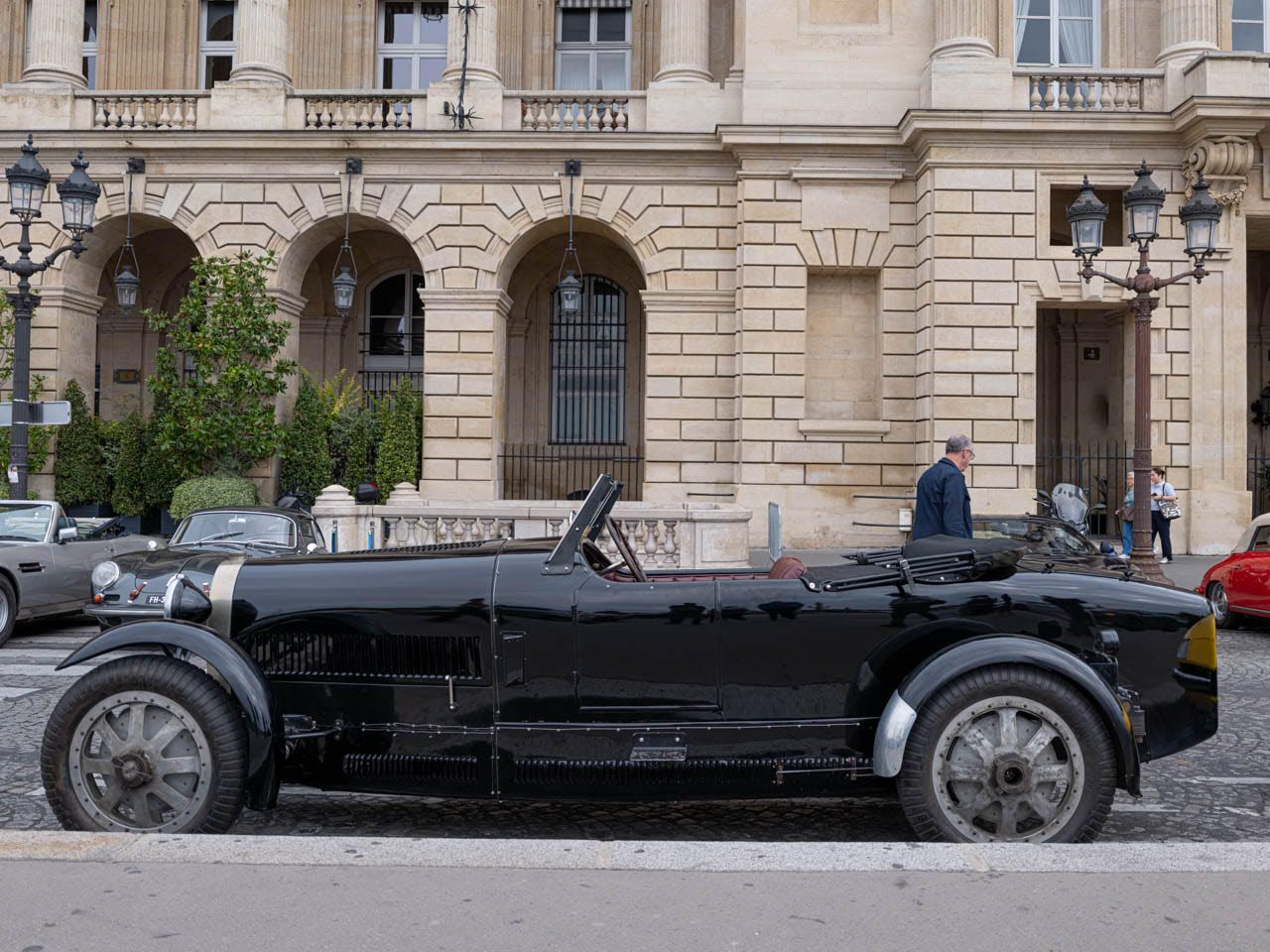 コンコルド広場の遺産｜Automobile Club de Franceと会員車両の美学