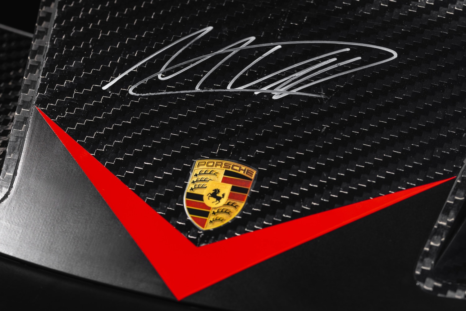 フェルスタッペンの元愛車｜200台限定のポルシェ911 GT2 RS クラブ 