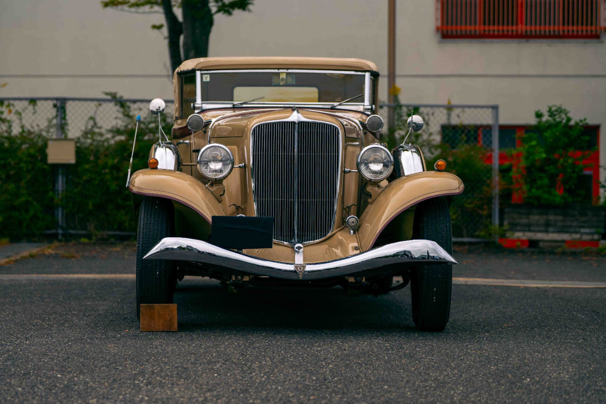 天理の秋空のもとに旧車・名車が勢揃い｜天理やまのべクラシックカー