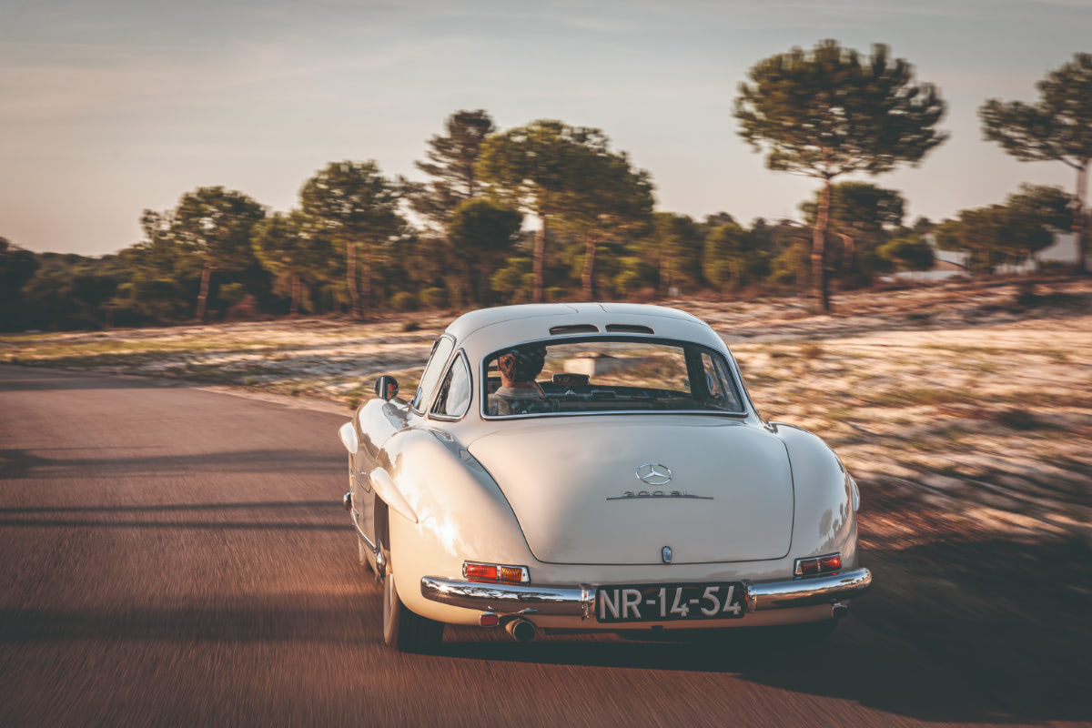 1950年代の「ハイパーカー」を公道で試す｜メルセデス・ベンツ300SL