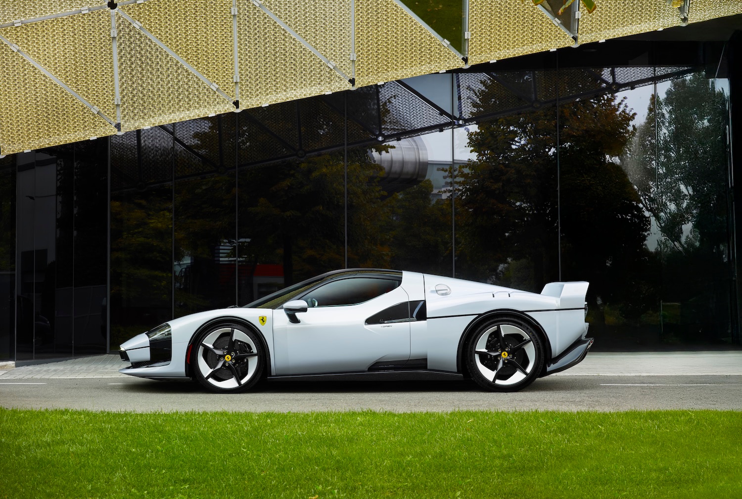 F40をオマージュしたワンオフモデル、フェラーリSC40が発表 | octane