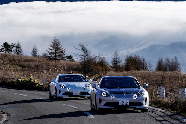 いよいよ生産終了を迎えるアルピーヌA110、3モデルを比較試乗｜日本