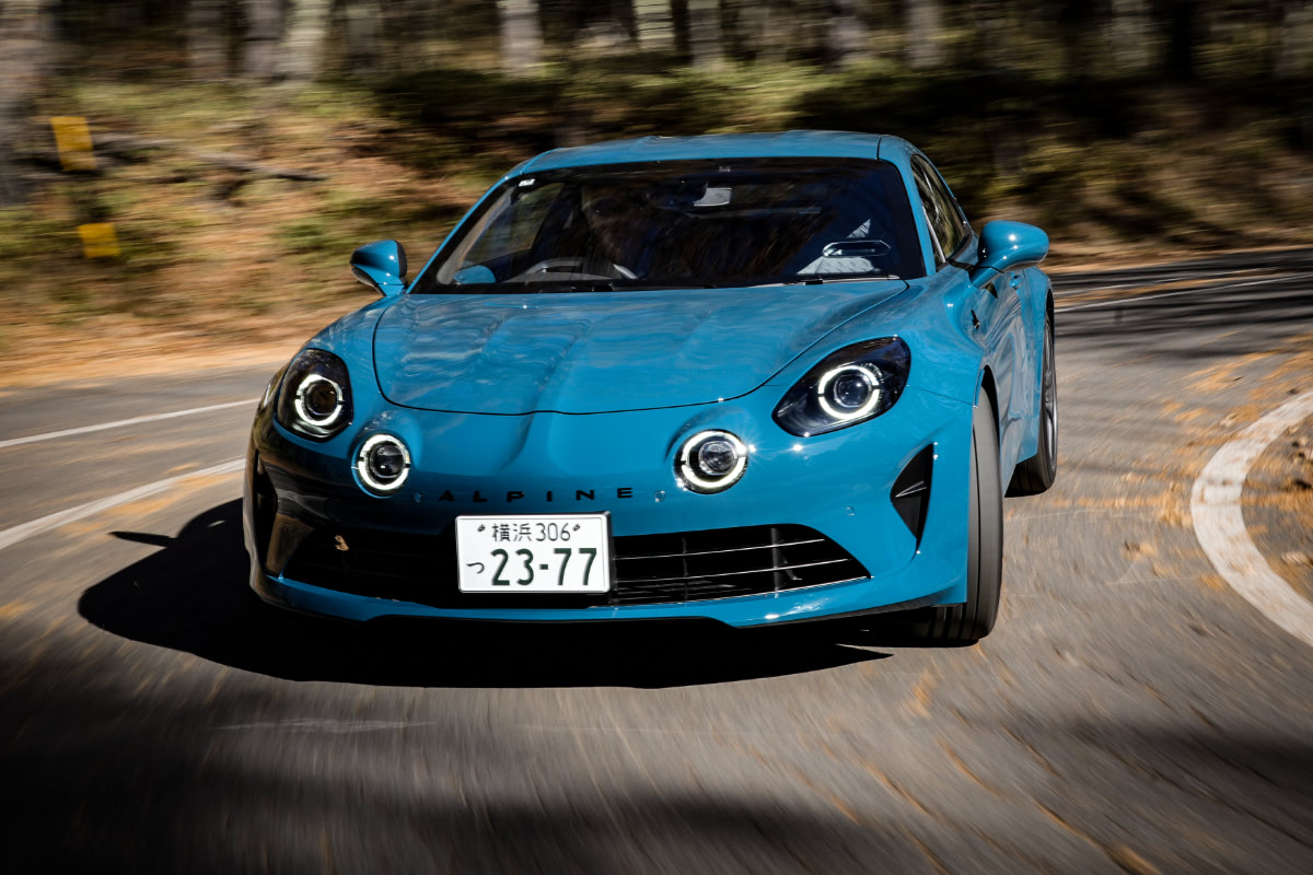 いよいよ生産終了を迎えるアルピーヌA110、3モデルを比較試乗｜日本 