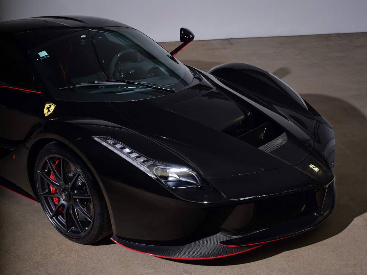 初代オーナーはフェリペ・マッサ｜ 黒×赤のラ フェラーリが
