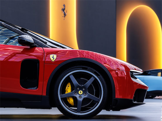 戦略尽くめのフェラーリ・ルーチェがついにデビュー | octane.jp