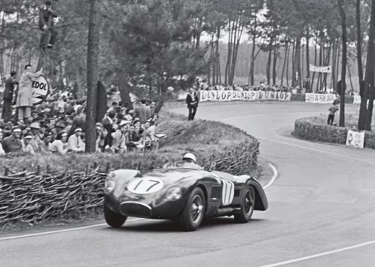 無冠の帝王サー スターリング・モスとジャガーCタイプの歴史 | octane