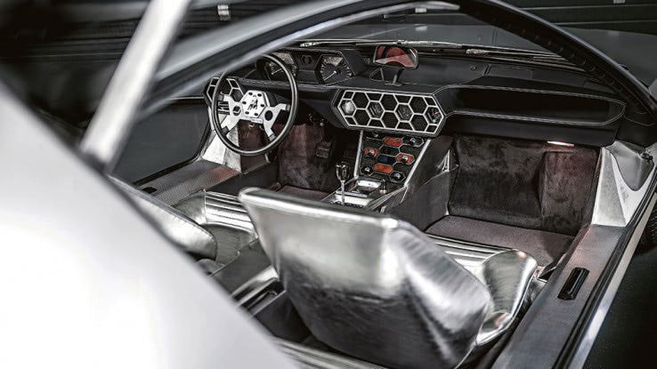 メタリックに輝くランボルギーニの偉大なるショーカー