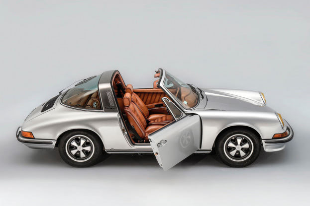 超高級レザーが使われた究極の「アートポルシェ」がオンライン