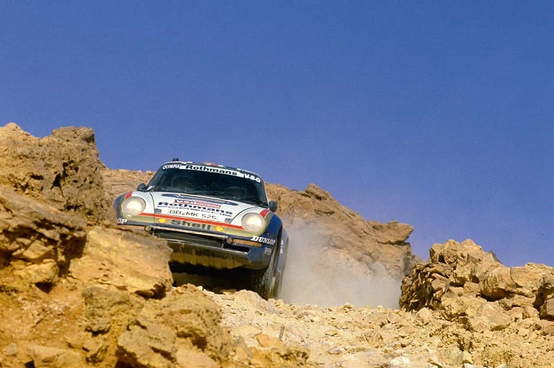 パリダカラリータペストリー 砂漠を制覇したポルシェ ダカール959を公道で運転する！？ | octane.jp