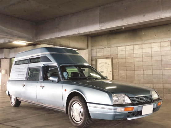 かつては救急車だった車が今は波乗り用に！シトロエンCX | octane.jp