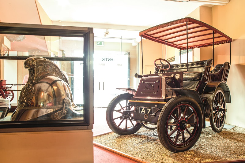 ロイヤルファミリーの車コレクションが一堂に会するミュージアムに潜入 Octane Jp Fuelling The Passion 車 に情熱を