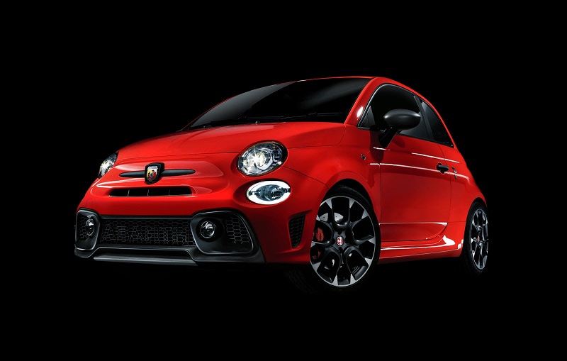 アバルト 595 コンペティツィオーネのスポーツシート採用限定車