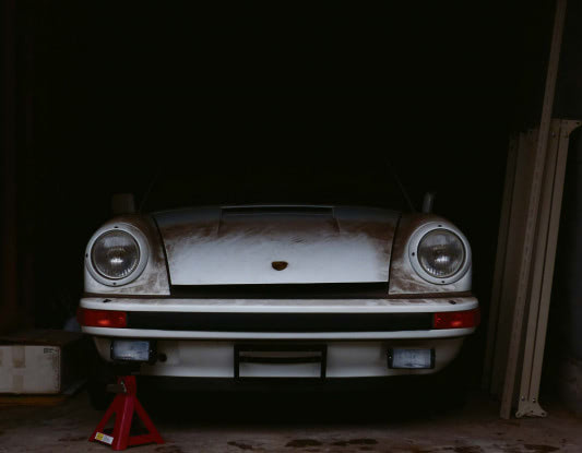 納屋で発見！5508kmで時を止めたポルシェ│再び太陽の下へ | octane.jp