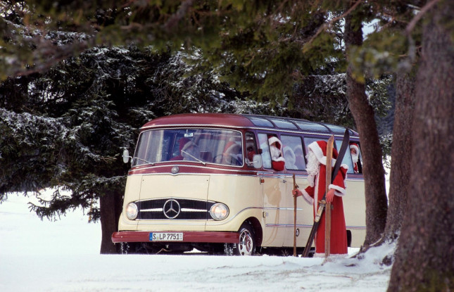 プレゼントを持ったサンタたちも乗りたくなるメルセデスベンツのバス Octane Jp Fuelling The Passion 車に情熱を