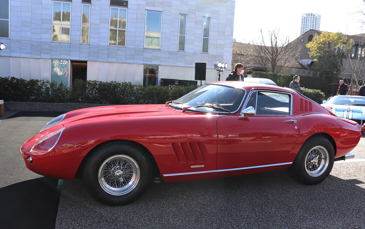 KinkiKids 堂本光一も登場！20台以上のフォードとフェラーリの名マシン